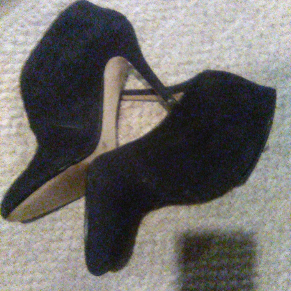 Lord & Taylors Booties - Picture 2 of 4